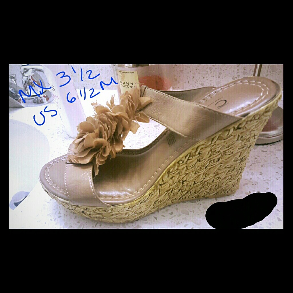 Sweet flowers heels